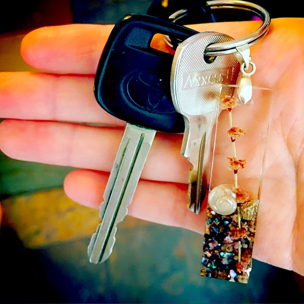 Resin Hand crafted Key chain purse or backpack accessories BEACHY SHELL & SAND